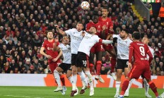 开云APP-利物浦惜败成绩尴尬，球迷失望不已