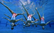 开云APP-节拍器的独白，塔图姆的时空折叠与湖人压哨的量子回响