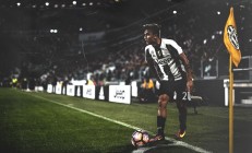 开云体育登录-皮亚斯特里状态火热，迈凯伦力克梅赛德斯谱写新篇章