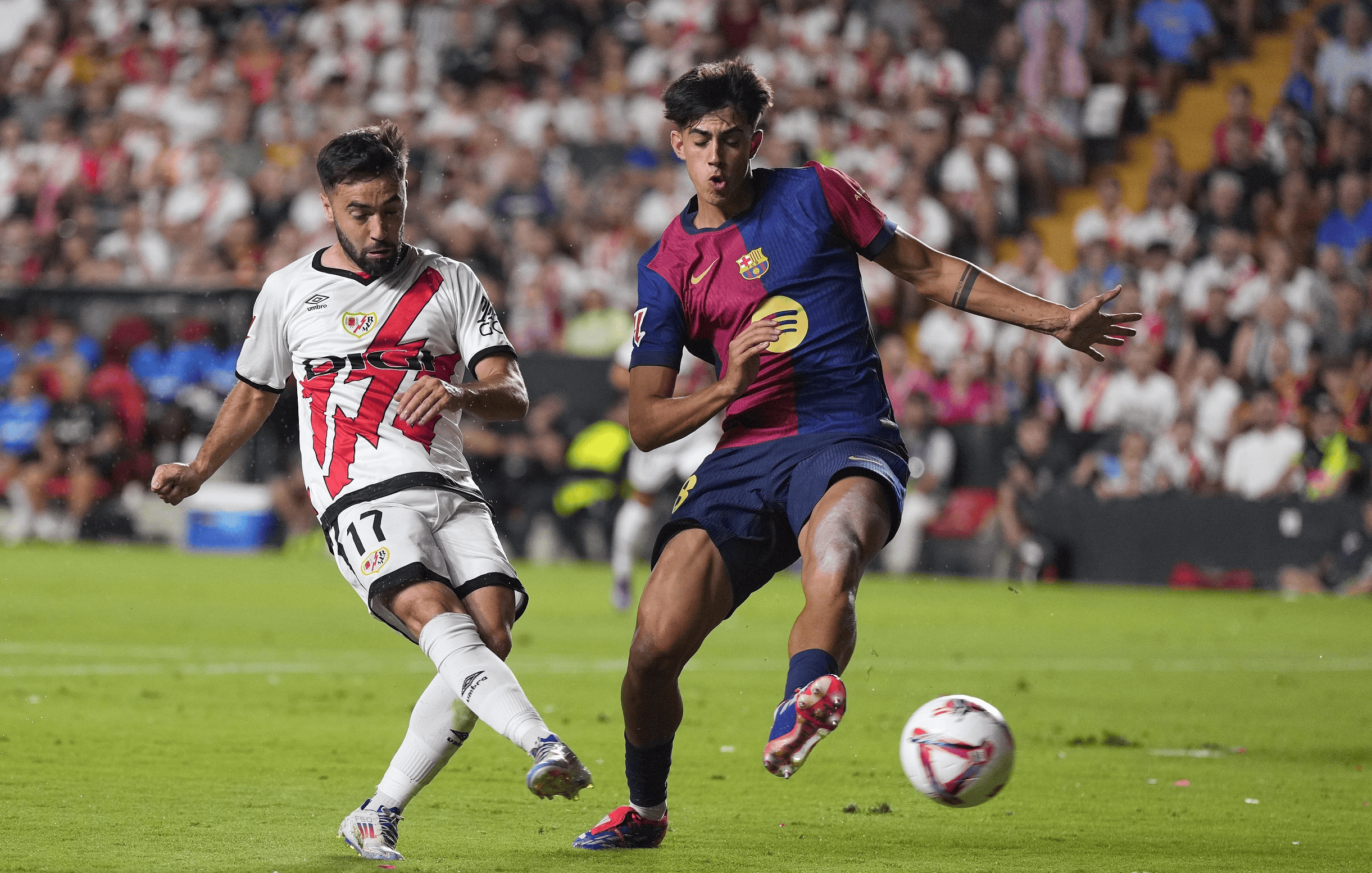 足球赛事火爆进行,球迷热情高涨 足球赛事火爆进行,球迷热情高涨