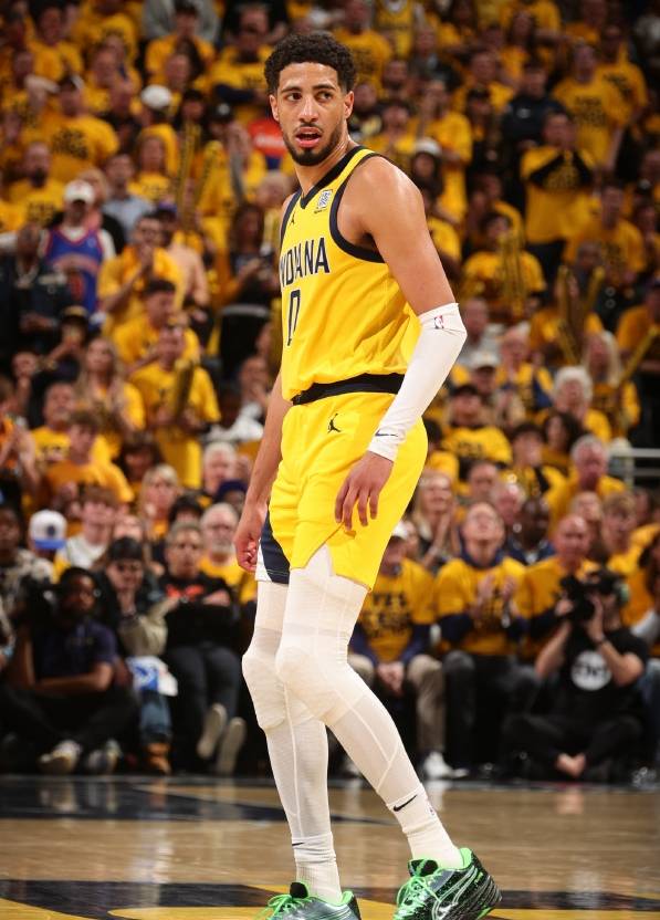 步行者队员多方励志互动,全队士气高涨备战迎接新挑战 步行者队员多方励志互动,全队士气高涨备战迎接新挑战