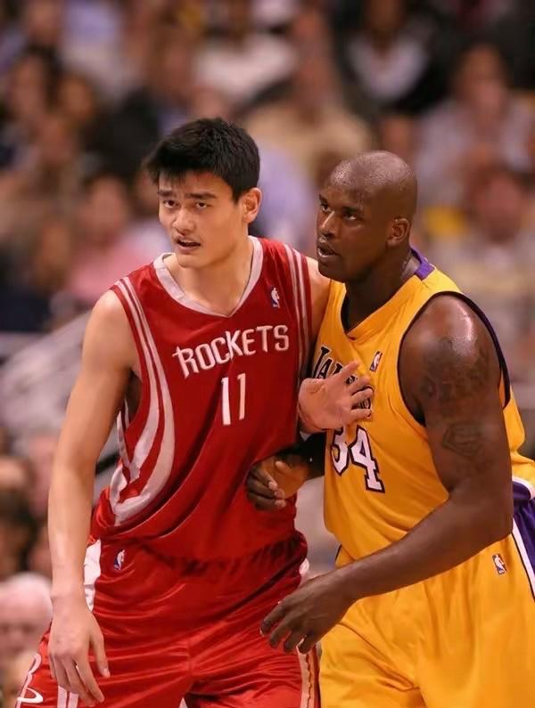 湖人队连续战胜东部强队,稳居西部前列 湖人队连续战胜东部强队,稳居西部前列