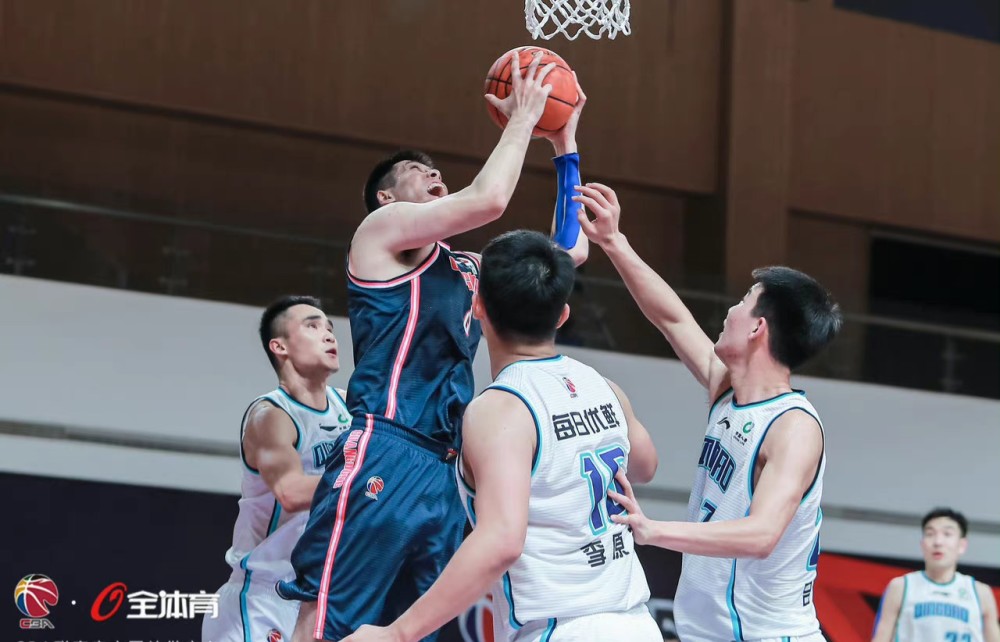 河北队后卫发挥出色,成为全场焦点 河北队后卫发挥出色,成为全场焦点