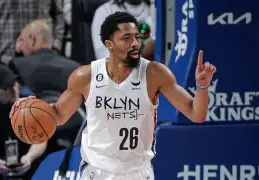 华斯考特城战胜强敌，喜获一场胜利