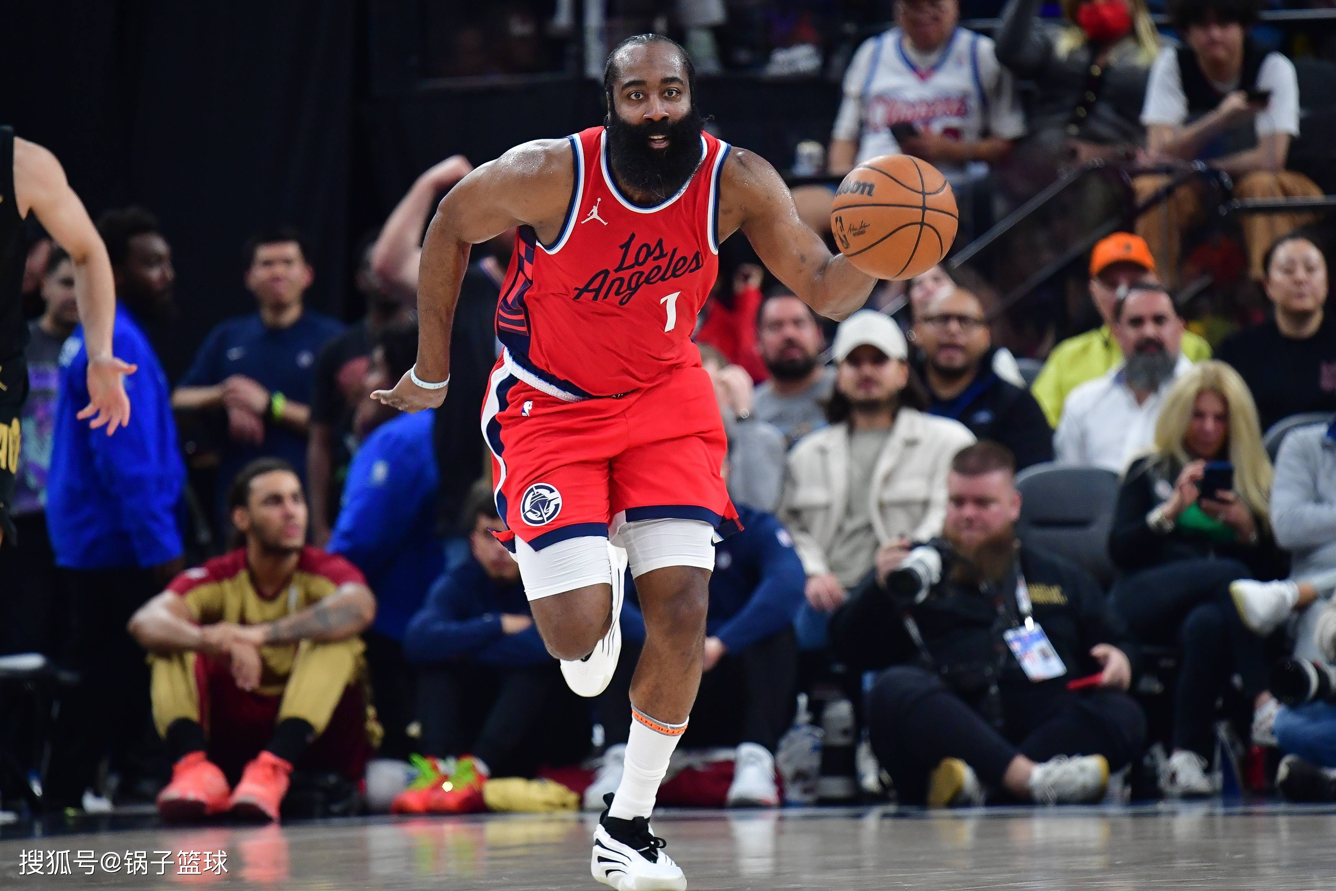 快船客场战胜篮网,取得五连胜 快船客场战胜篮网,取得五连胜