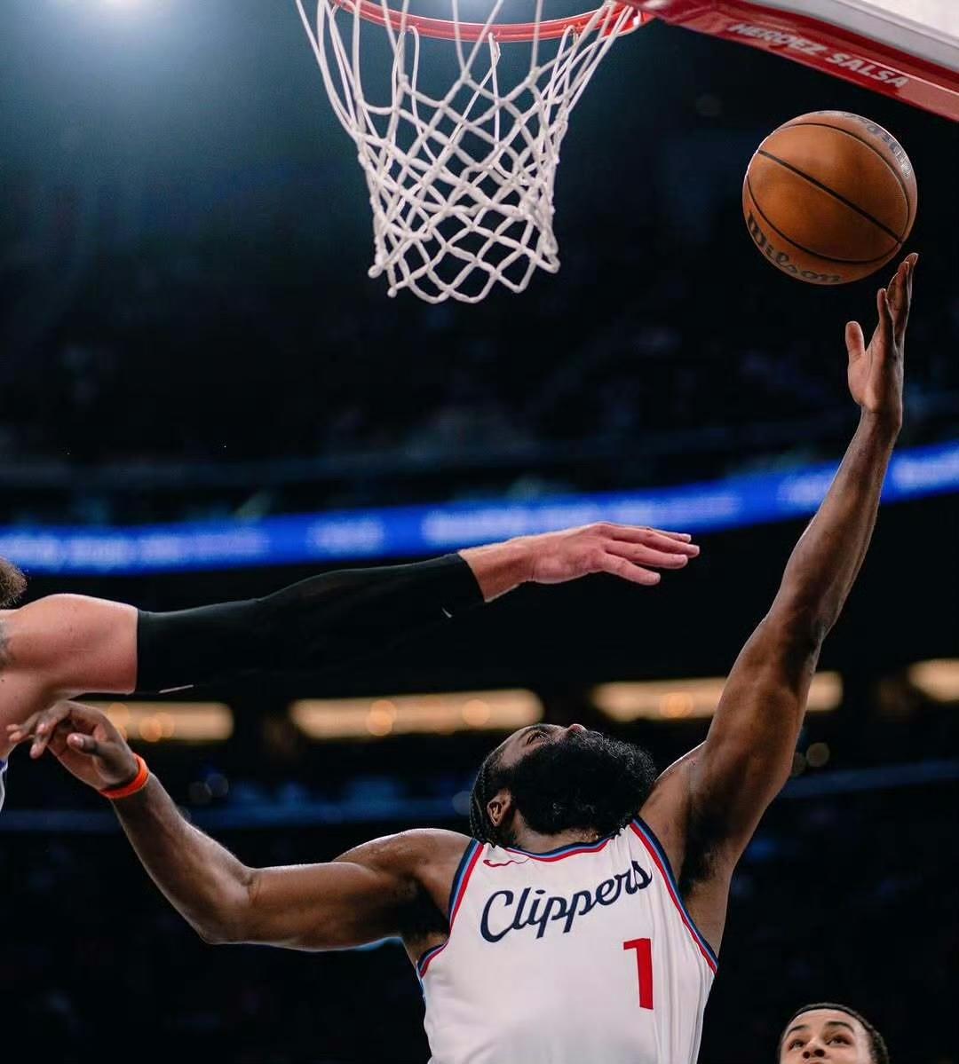 辽宁队鏖战独行侠，哈登带队取胜